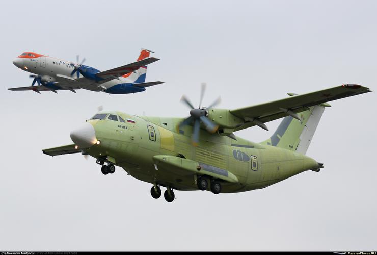 3月30日,俄罗斯自行研发的伊尔-112v型涡桨军用运输机的首架原型机在