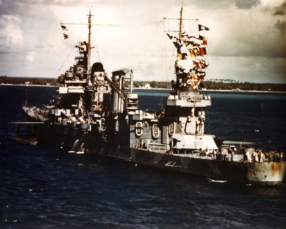 1942年8月3日,在新喀里多尼亚的美国海军昆西号重巡洋舰.