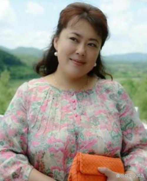 演员李菁菁三婚三离丈夫都比她小患病后与闺女相依为命