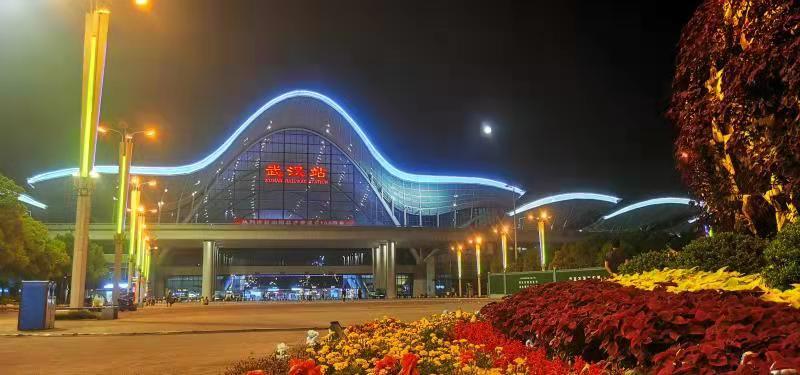 武汉站:生态"绿"与中国"红"在这里交相辉映