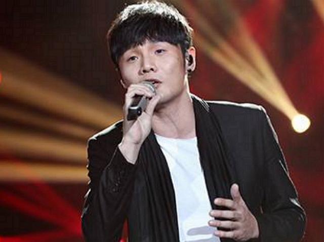 娱乐圈中的小眼睛男歌手,长期幕后歌曲制作人李荣浩