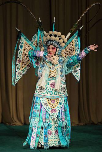 京剧,又称平剧,京戏,是中国影响最大的戏曲剧种,分布地以北京为中心