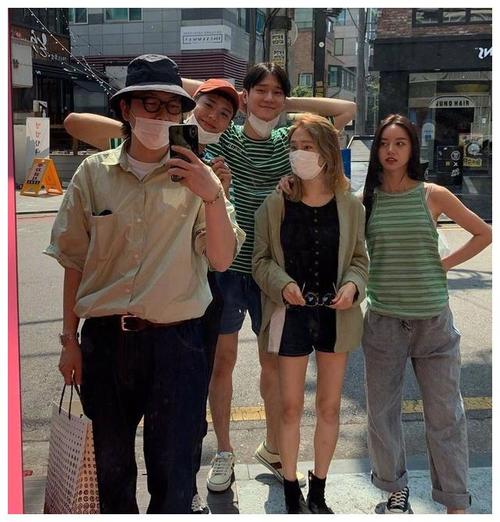 左起:朴宝剑,高庚杓,李惠利,柳慧英近日《请回答1988》剧组的主演