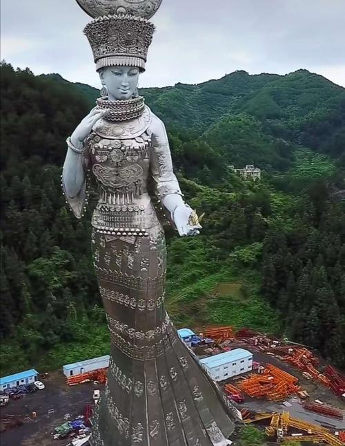 黔东南苗族侗族自治州剑河县的仰阿莎塑像.塑像高88米.