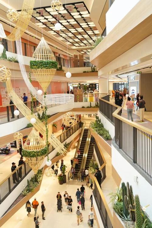 悦活东庭回顾百联西郊的成长,从2004年以中国首家开放式花园购物中心