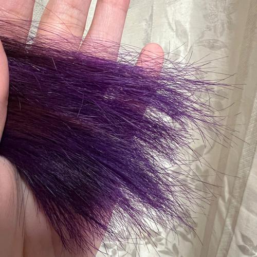 怕伤头皮就搞了发尾染发尾漂了三次 在理发店染了紫色 没想到洗了四次