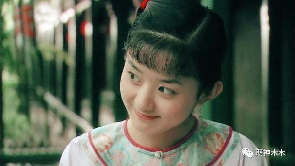 再之后,赵丽颖还演了年代剧《锣鼓巷》,在片中饰演女主角的少女时期.
