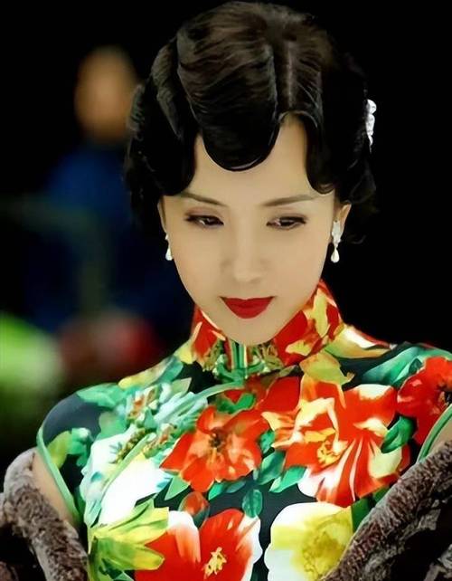 穿旗袍惊园了时光的女明星们排个序,杨幂气质优雅,关晓彤优雅(4)-中国