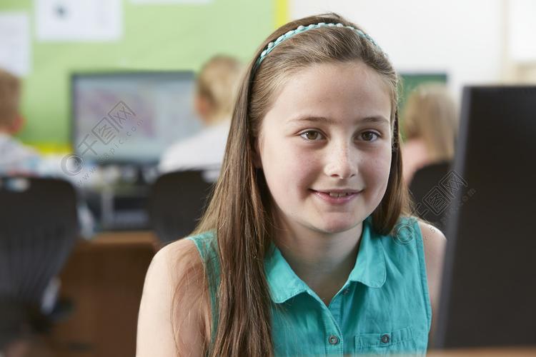 女小学生计算机班