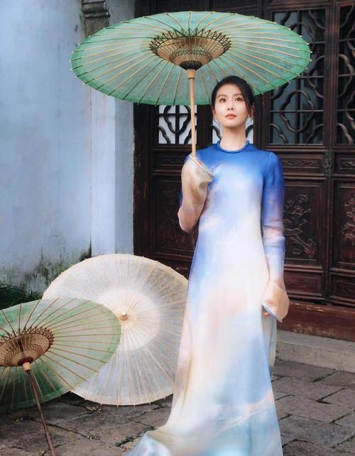 刘诗诗穿蓝印花布长裙美出天际江南美人气质原来衣服大有来头