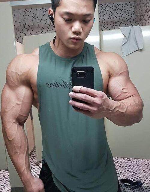 证明中国男人一样可以练出更大,更漂亮的肌肉.