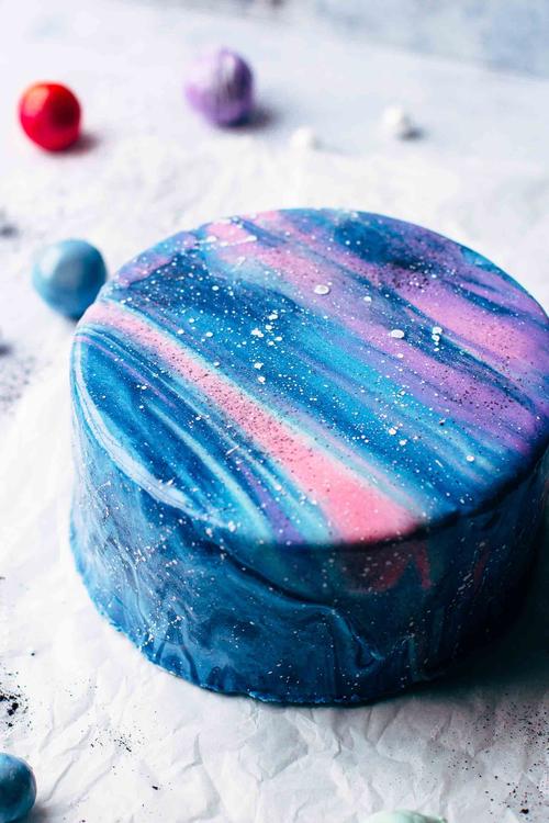 烘焙# 星河系镜面蛋糕,五颜六色的行星,充满了生命的色彩