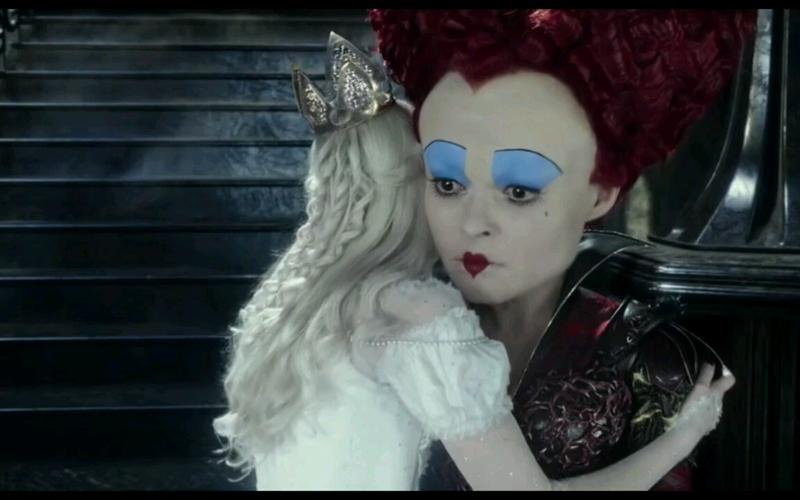 《爱丽丝梦游仙境2:镜中奇遇记》白皇后道歉,红白和好.
