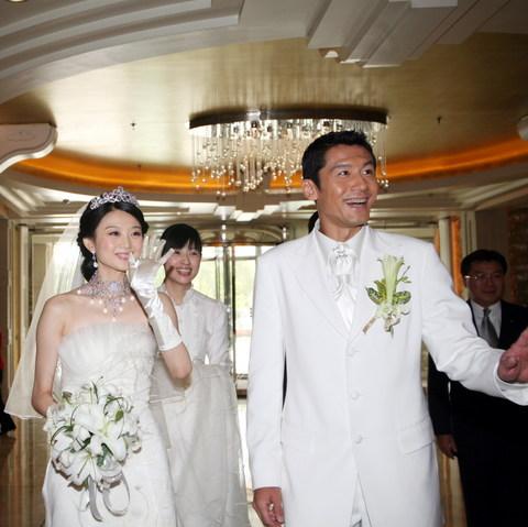 图文4:杨晨结婚 与刘珊珊走进婚礼的殿堂