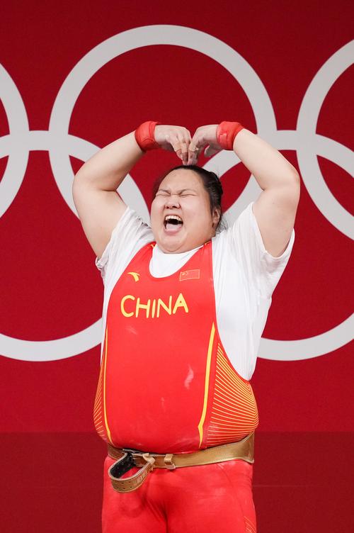 举重女子87公斤以上级金牌李雯雯以压倒性优势夺得冠军为中国举重