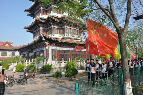 颐和中学举行庆祝沧州建州1500周年远足寻根和诗词朗诵会