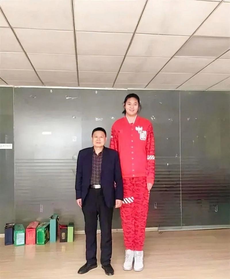 张子宇,身高2.27米,被誉为女篮的恐怖存在.