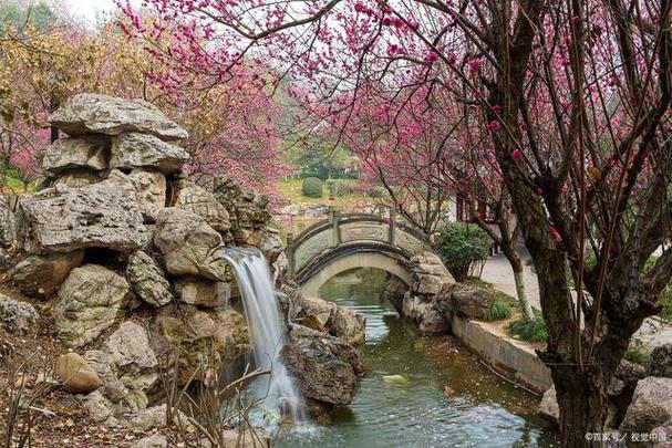 桃花源景区位于中国湖南省常德市桃源县,是一片世外桃源般的景区,被誉