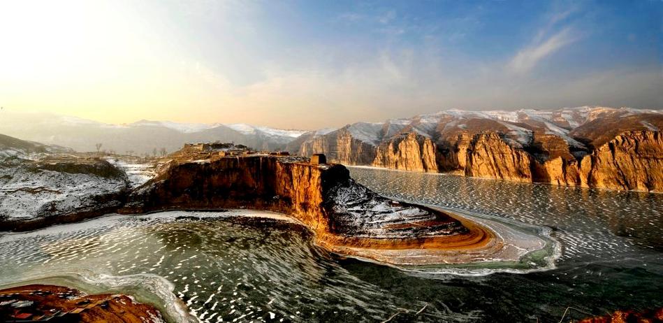这是位于山西和内蒙古交界处的黄河老牛湾冬日景色(2009年12月11日摄)
