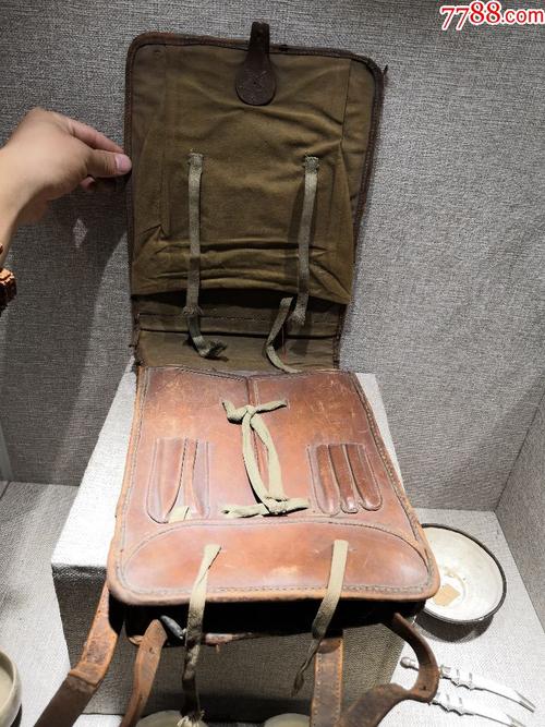 红色收藏抗战时期日军遗留的背包原品保真