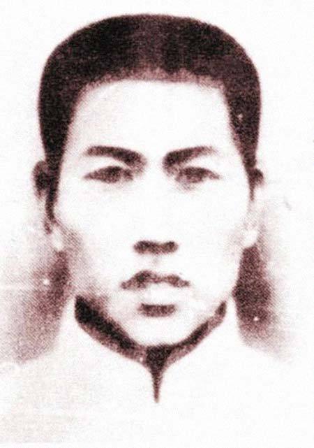 何坤(1898-1930) 简历 - 名人简历