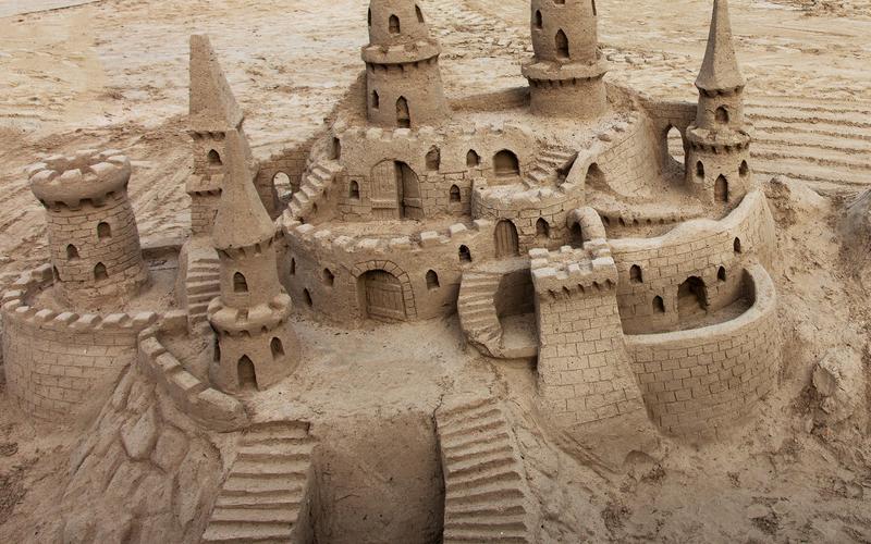 沙滩上的沙雕城堡高清桌面壁纸