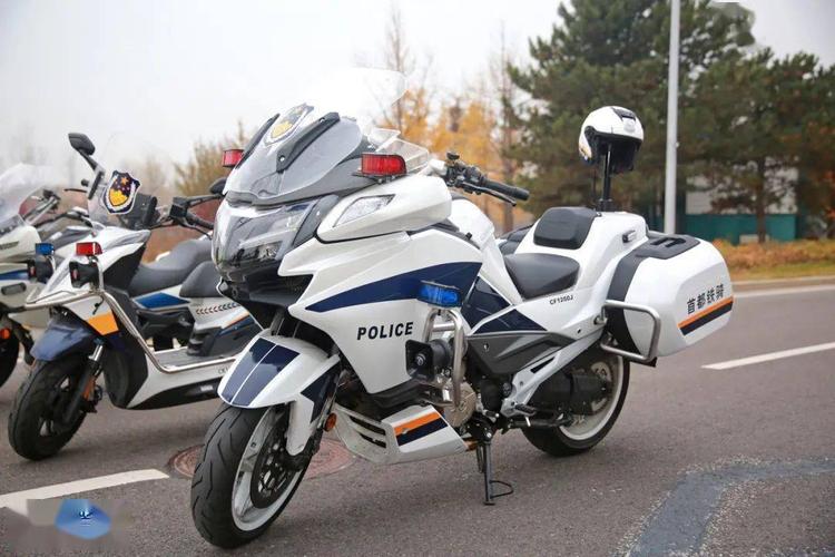 交警新式骑行服和警用摩托车亮相!