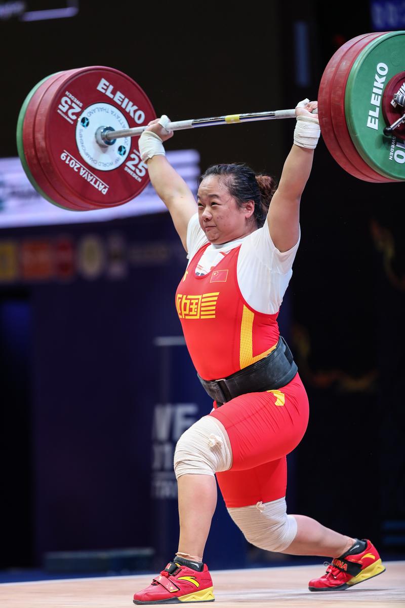 举重丨世锦赛女子76公斤级:张旺丽获挺举冠军