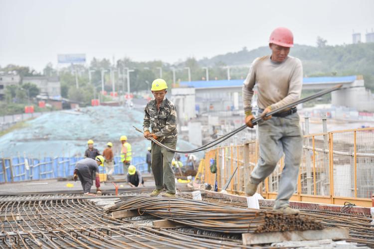 图片新闻|通江立交工程将于年底完成桥梁主体结构施工