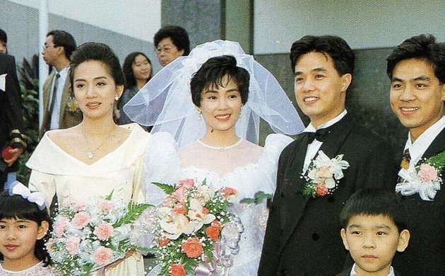 1991年,梅爱芳在香港和潘丽德结婚,举行了盛大的婚礼.