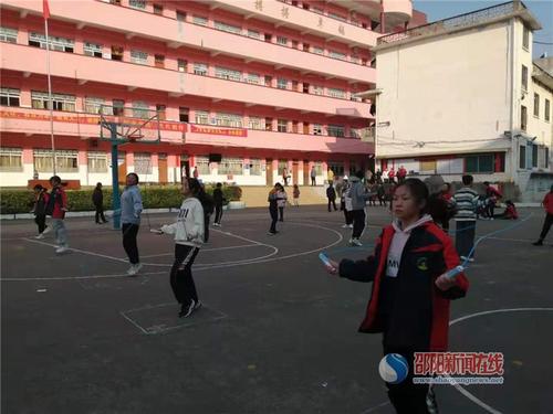 隆回县东兴中学举行九年级阳光体育运动会