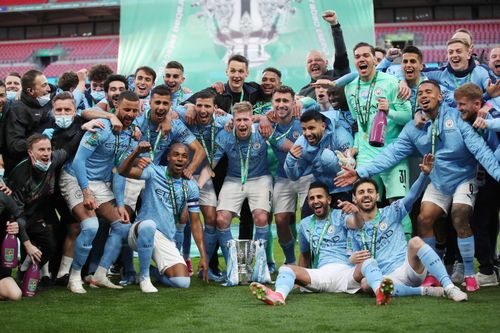 (体育)足球——英格兰联赛杯:曼城夺冠