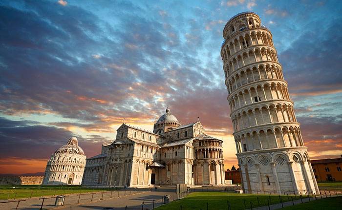 意大利比萨斜塔,世界最倾斜的塔!