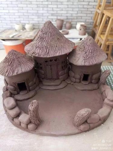 玩泥巴,捏陶土,孩子们的想象和创造在手中凝结,自信和快乐在陶艺中