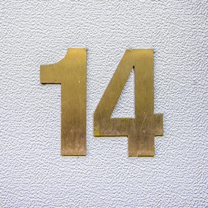 房子号码 14,镂空黄铜后房子数字十四.
