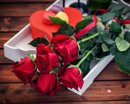 红色玫瑰花,花束,礼物,浪漫 壁纸