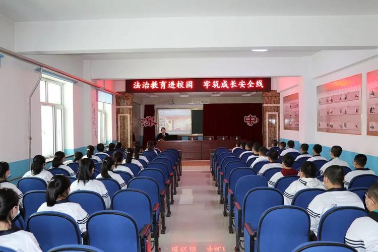 3月4日下午,明水县人民法院到明水县滨泉中学开展"法治阳光伴我成