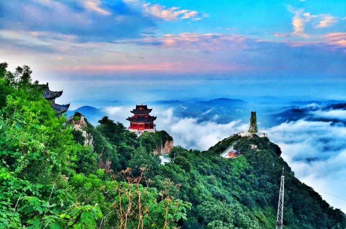 位于河南省驻马店市确山县的老乐山又到了一年中最美丽的季节.