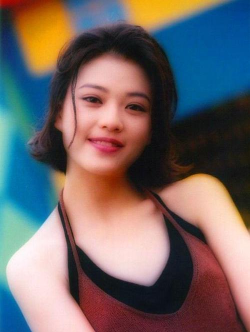 1991年一首《初恋情人》火遍大江南北,歌手刘小慧年轻时美图欣赏,歌词