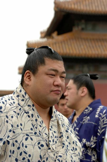 "大关"武双山等参加大相扑中国公演的日本相扑力士们在北京游览故宫