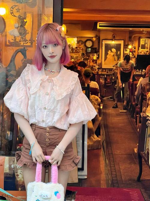 穿搭 我为数不多的甜美穿搭喜欢的喫茶店去了第二次路过渋谷看了joan