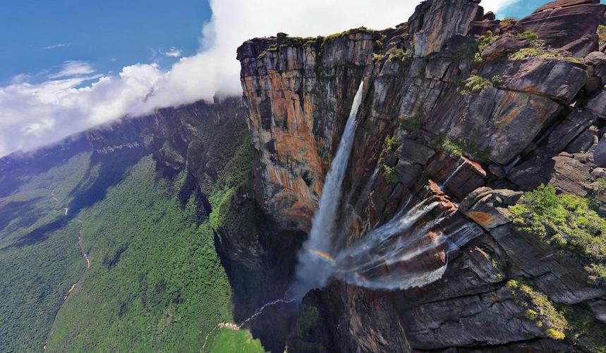 安赫尔瀑布,位于北美洲委内瑞拉与圭亚那高原密林深处.