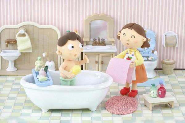 第三,准备恰当 宝妈在给宝宝洗澡之前,一定要把洗澡用品及宝宝衣物