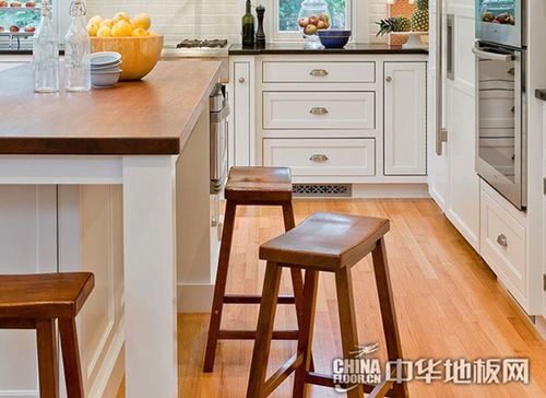实木复合地板厨房装修效果图