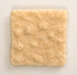 简单的正方形薄脆饼干照片