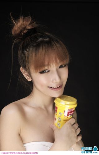 变性公主刘诗涵最新写真赤裸半身显清纯
