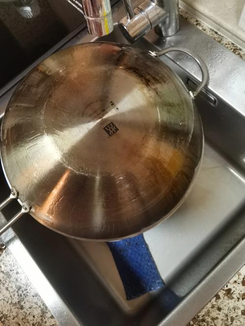 家里的不锈钢锅,没开锅,被自己用的简直是想扔掉,看了慈妈推荐的清洗