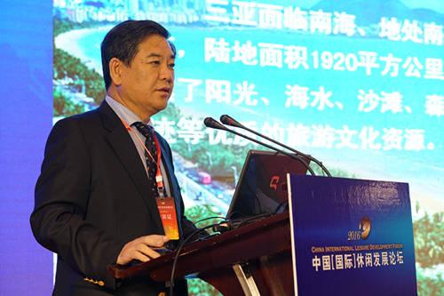 三亚原副市长李柏青被查,54岁提前退休在多个社会机构任职_海南省