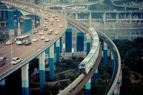 重庆的轻轨和桥百拍不厌