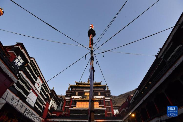 西藏扎什伦布寺举行立经杆仪式_新闻中心_中国网